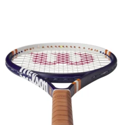 Tennisschläger Wilson Blade 26 Roland Garros 2023 (besaitet) -Discounter Für Tennisausrüstung wr128010u 3 blade 26 roland garros bu